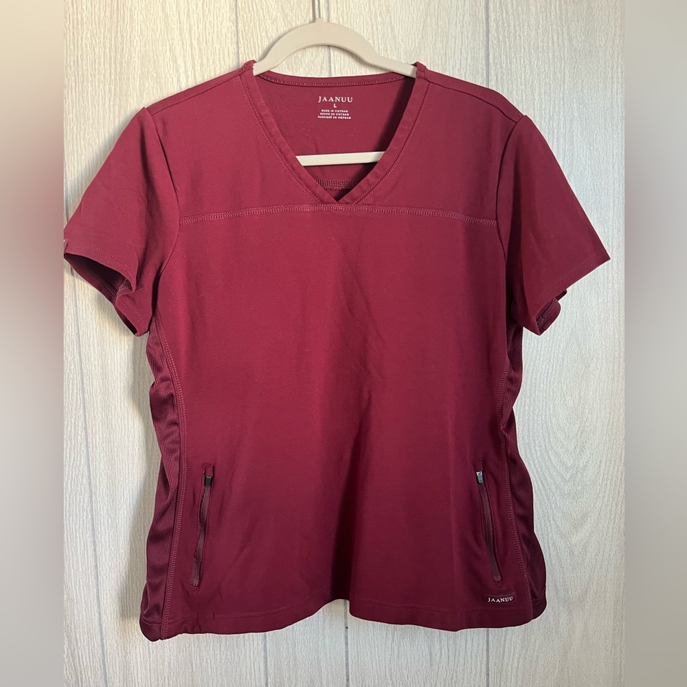 Jaanuu Women's Burgundy scrub top- ribbed side panel 2 pockets - NWOT